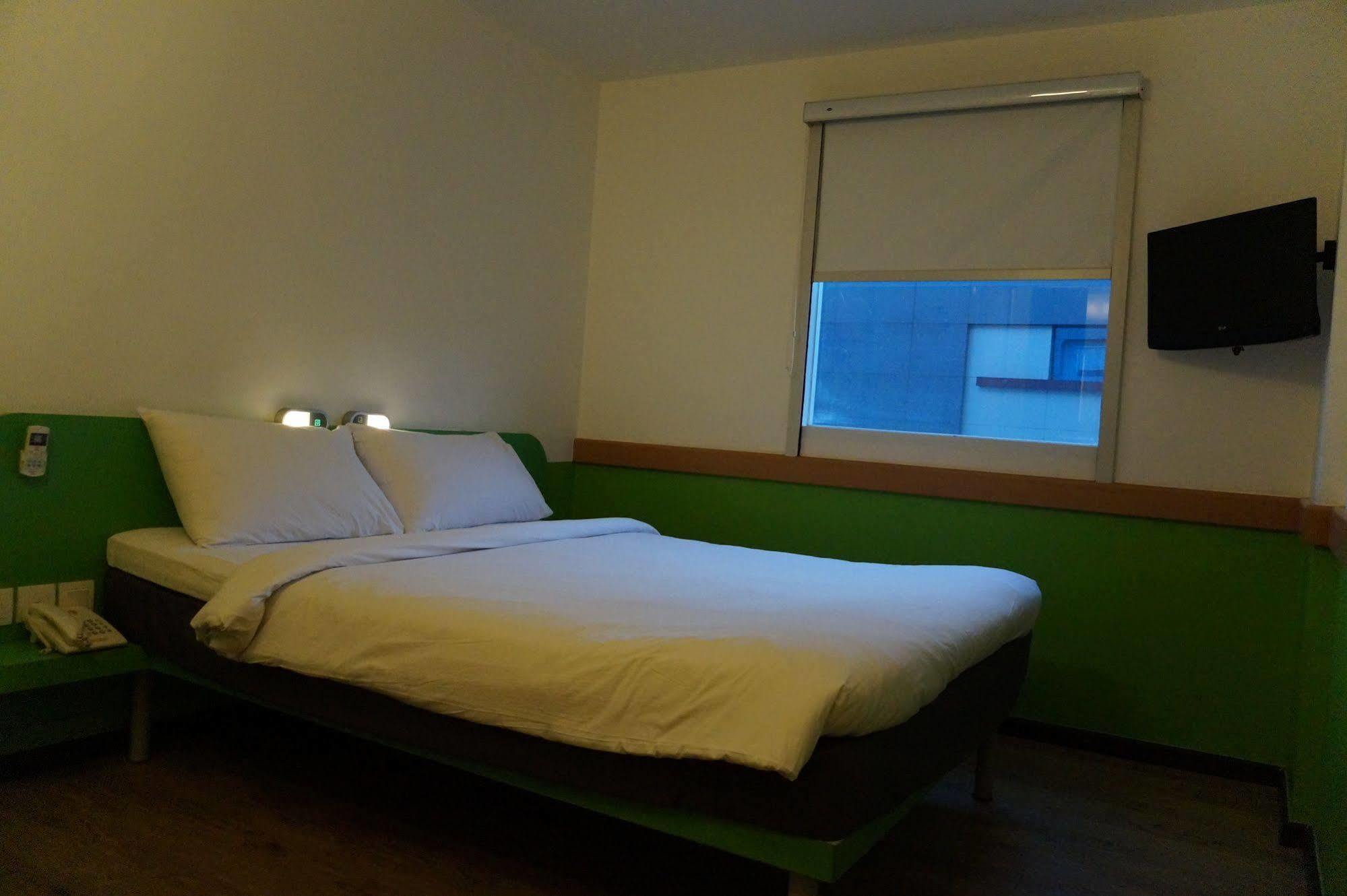 Ibis Budget Jakarta Airport Tangerang Buitenkant foto